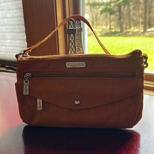 Baggallini Orange /Cheetah Print bag ,multiple packets inside / outside /zipper